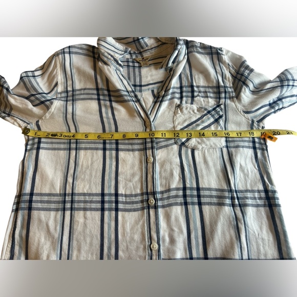 Woolrich Blue and White Long Sleeve Button Down Shirt with Cuffed Sleeves size M - Picture 6 of 7